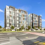 Lovely Bright Apartment - Central Takapuna!