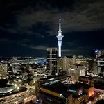 Apartment With Brilliant Views In Auckland Cbd