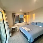 Free Carpark, 4-Bedroom House