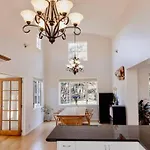 Modern Lifestyle Retreat With Stunning City View