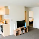 Bianco Off Queen Apartments