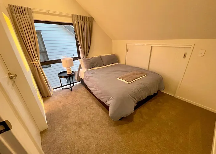 Free Carpark, 4-Bedroom House