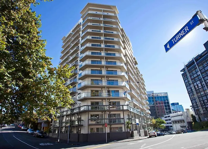 Bianco Off Queen Apartments