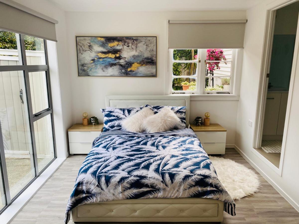 Takapuna Guest house *