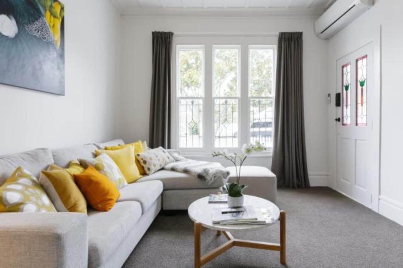 Light-filled Renovated Walk To Ponsonby Road Apartment *