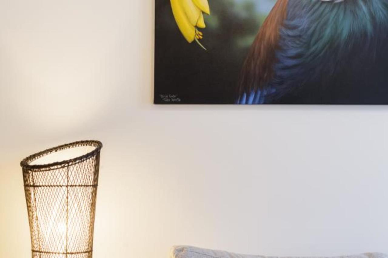 Light-filled Renovated Walk To Ponsonby Road Apartment *