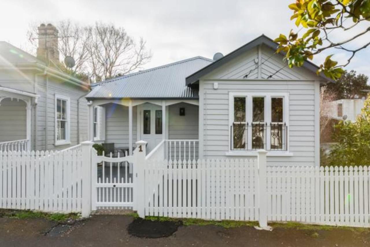 Light-filled Renovated Walk To Ponsonby Road * Auckland