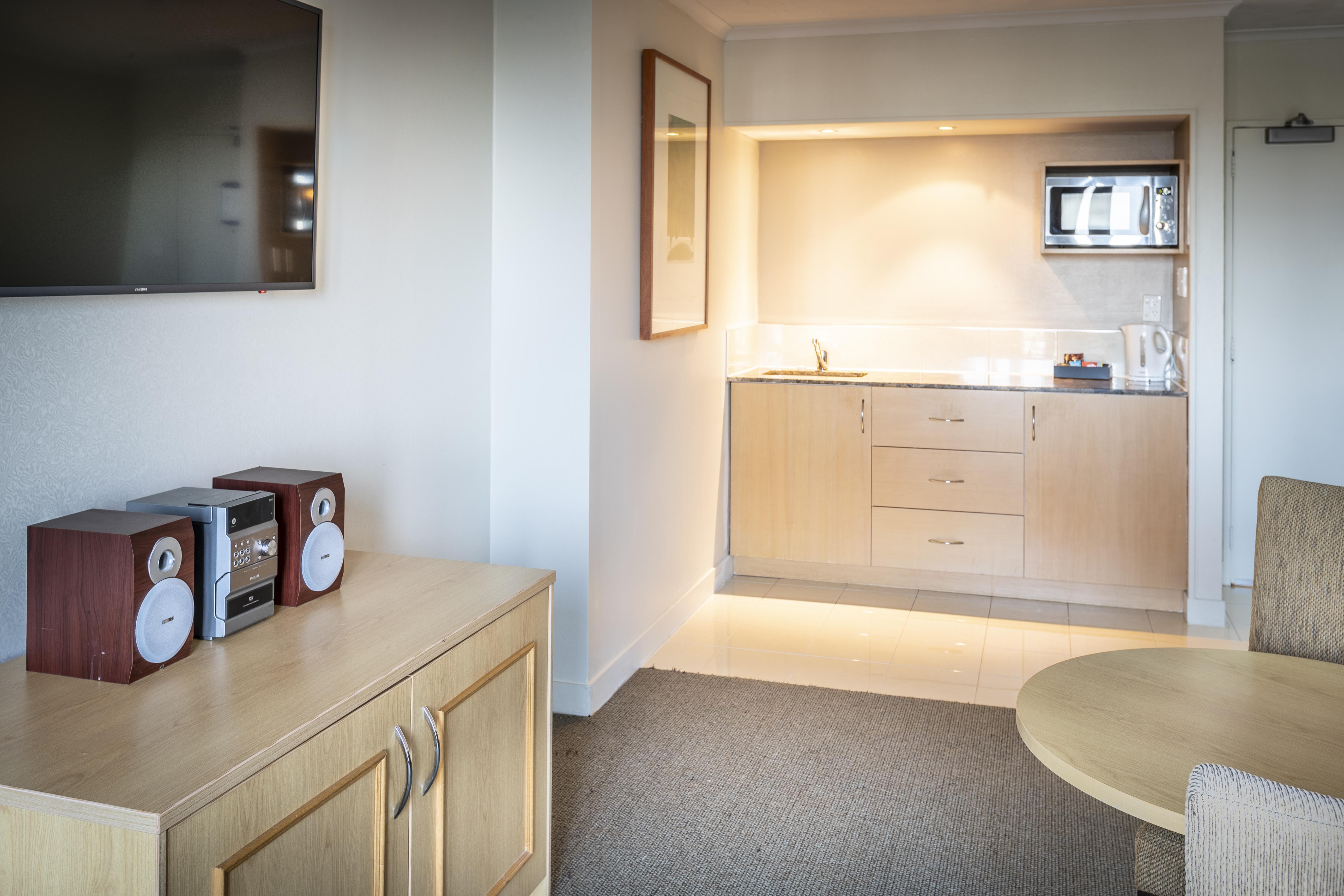Copthorne City Hotel 4*