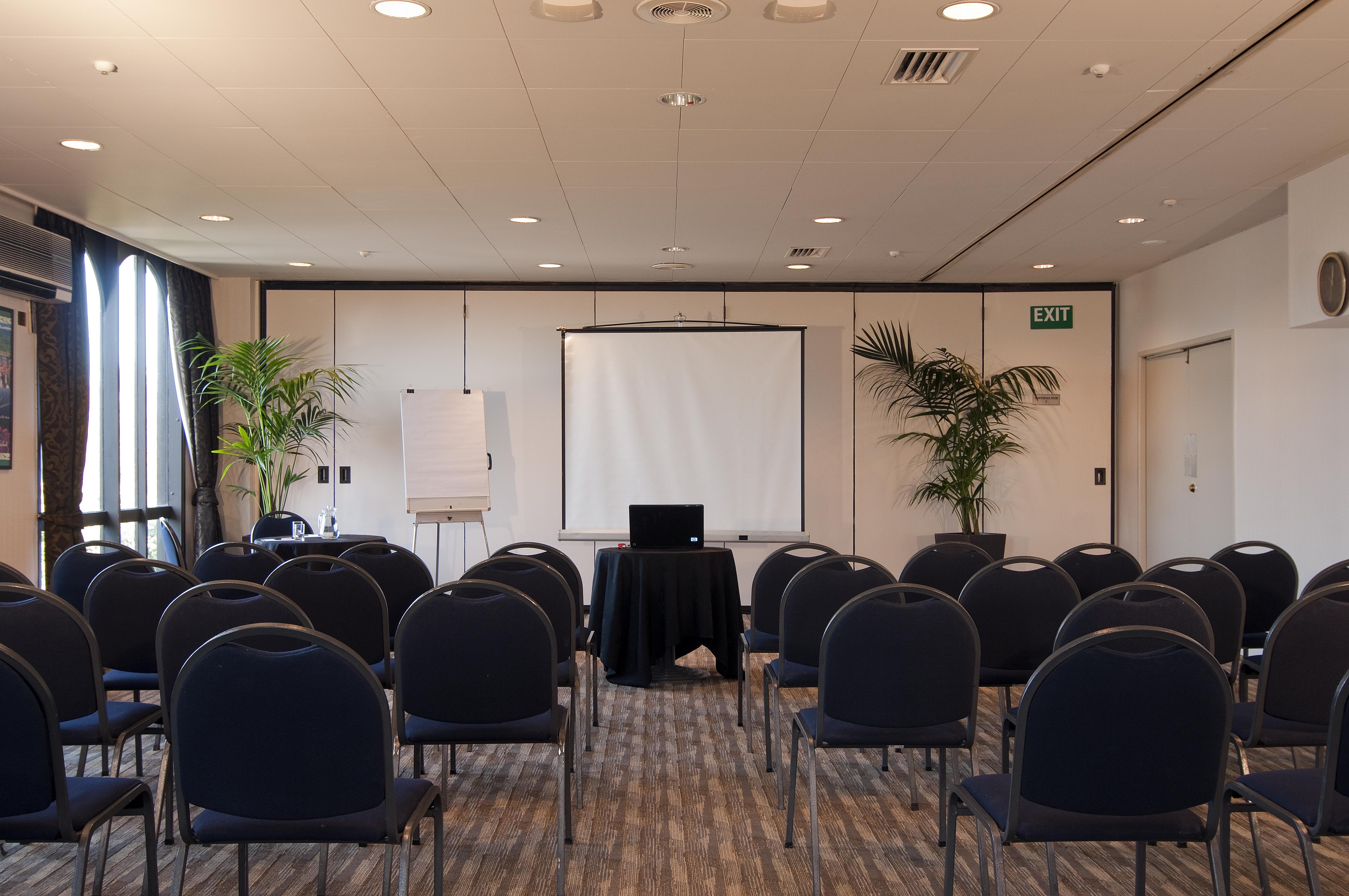 Copthorne City Hotel 4*