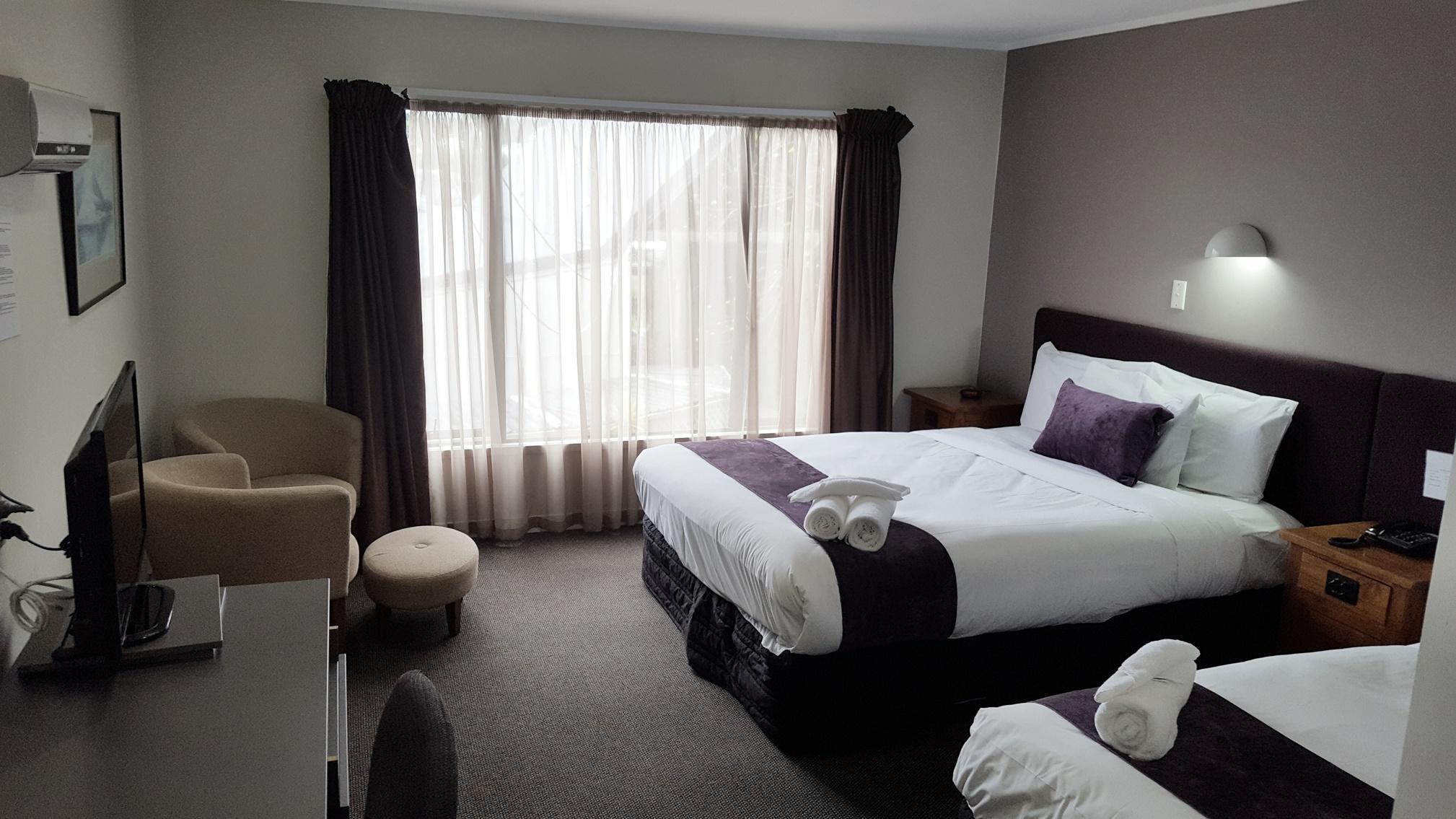 Airport Kiwi Hotel 3*