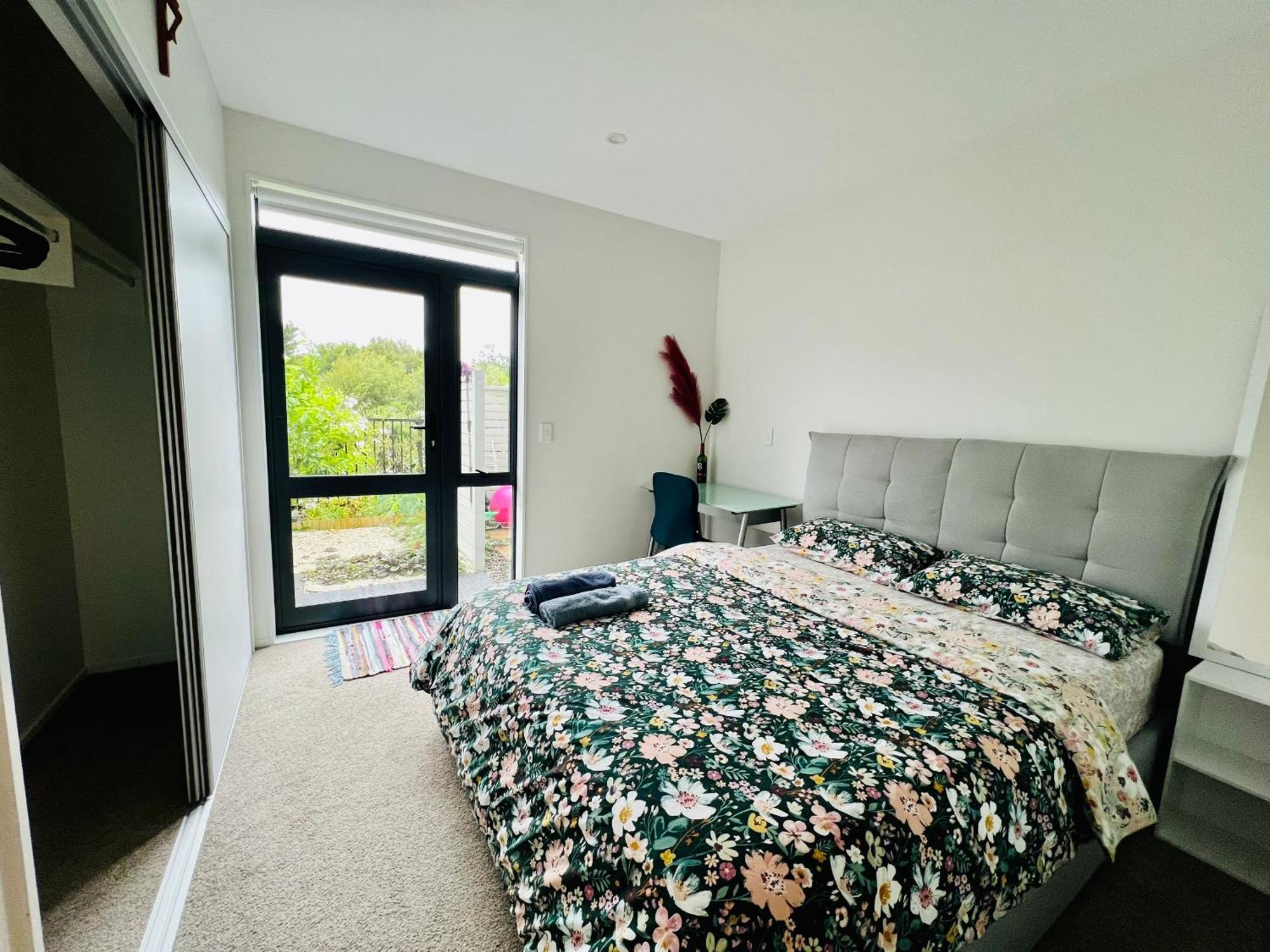 Ln In Flat Bush * Auckland