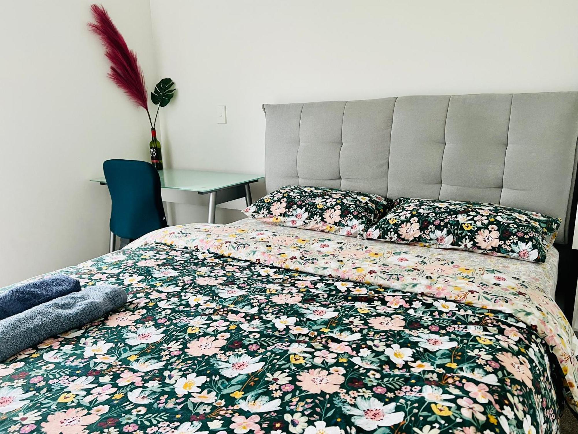 Ln In Flat Bush * Auckland