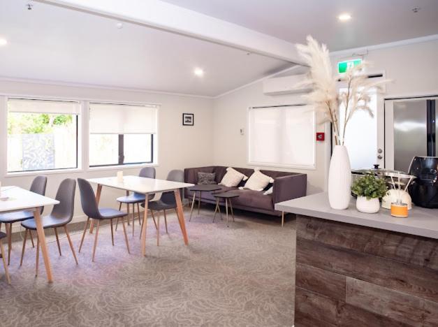 Eden Hostel *