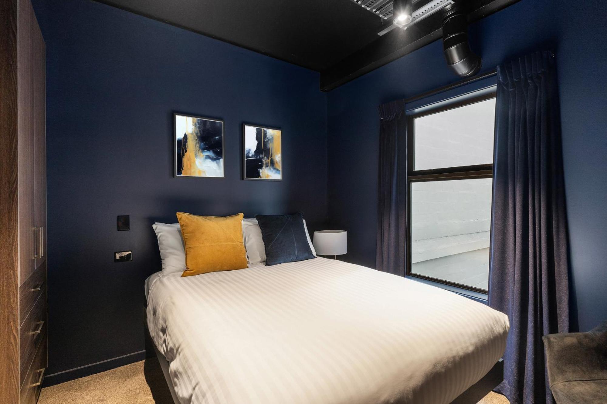 Abstract 4* Auckland
