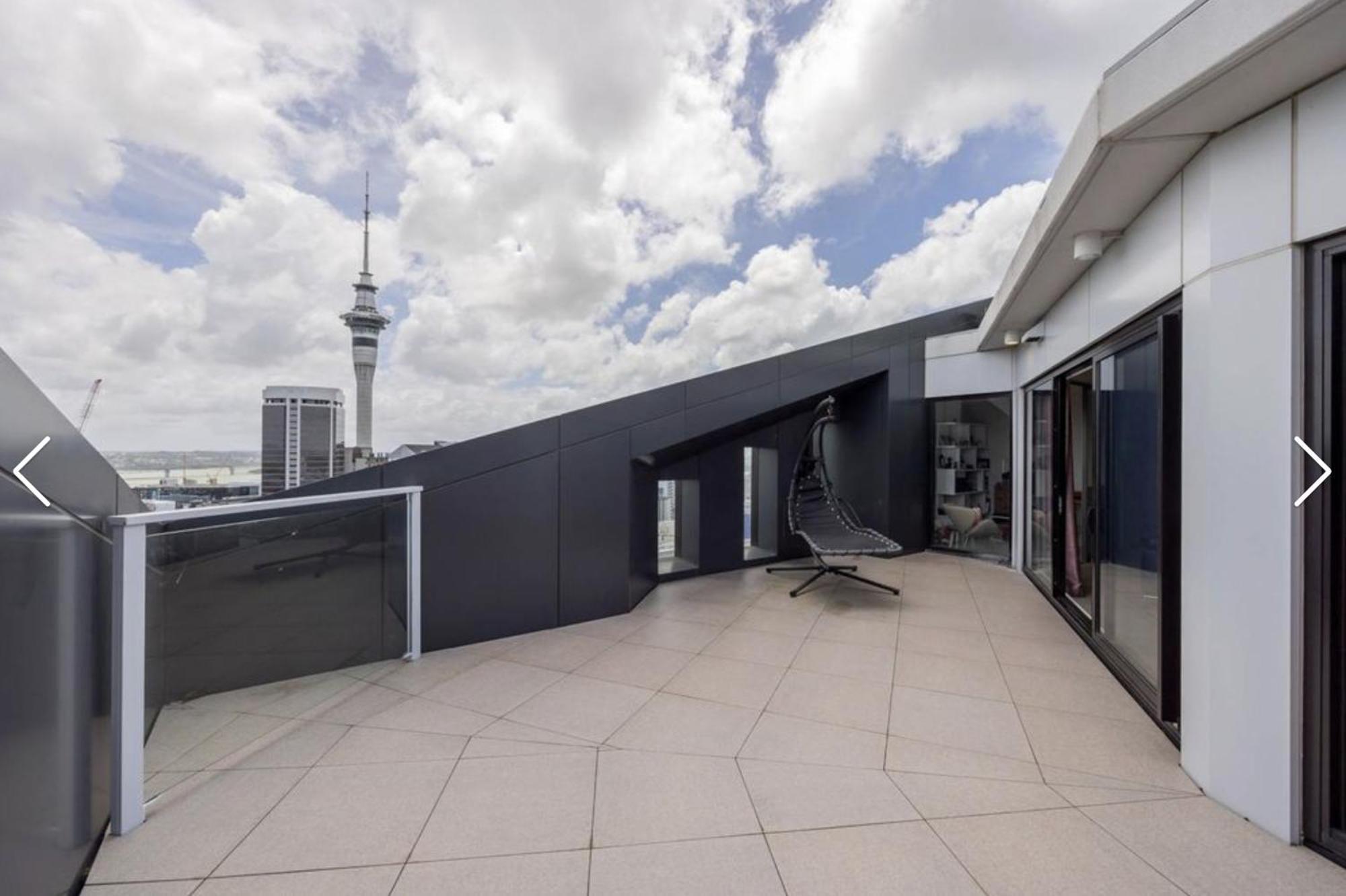 Apartment With Brilliant Views In Cbd