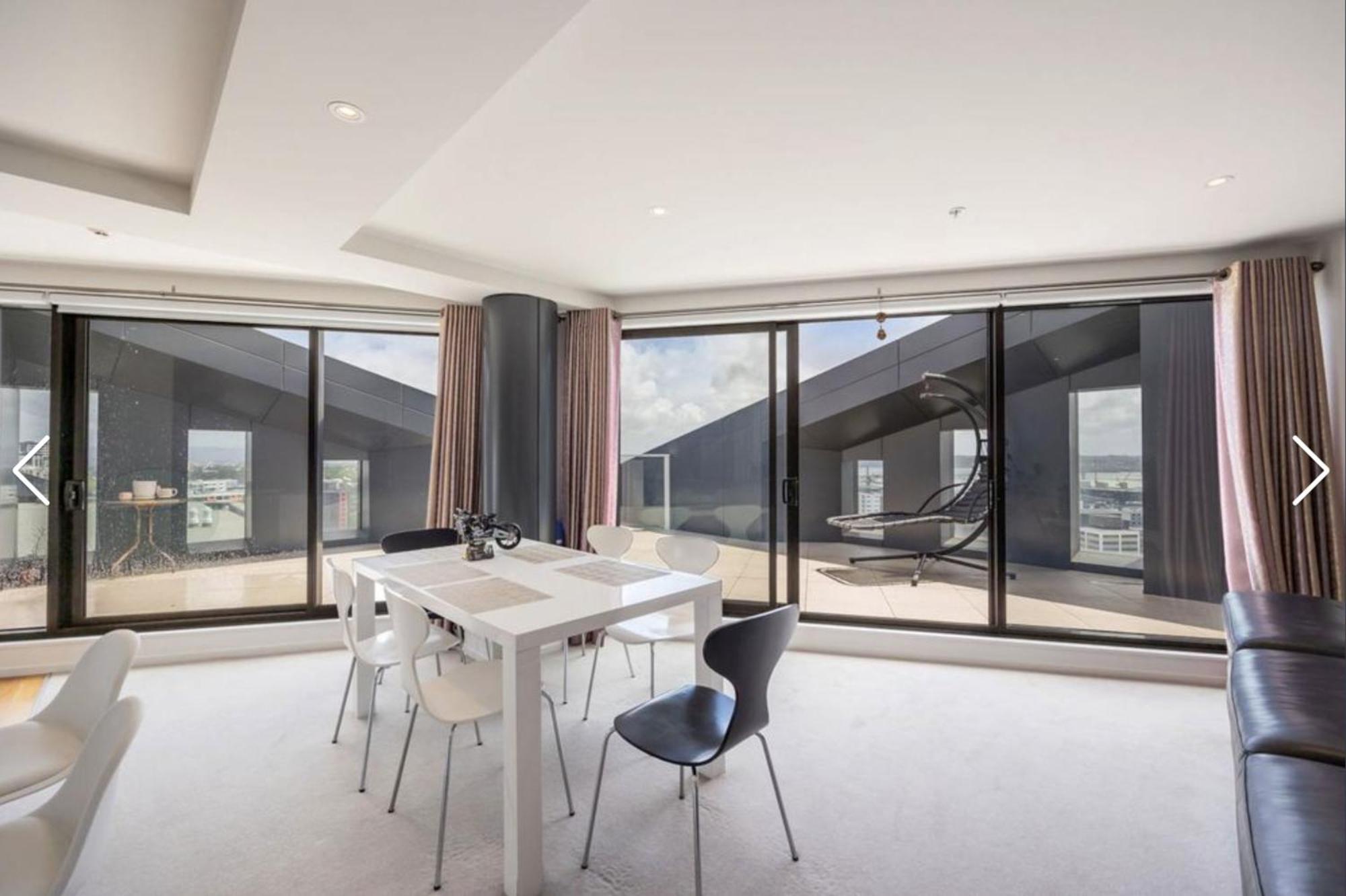 With Brilliant Views In Cbd Apartment Auckland