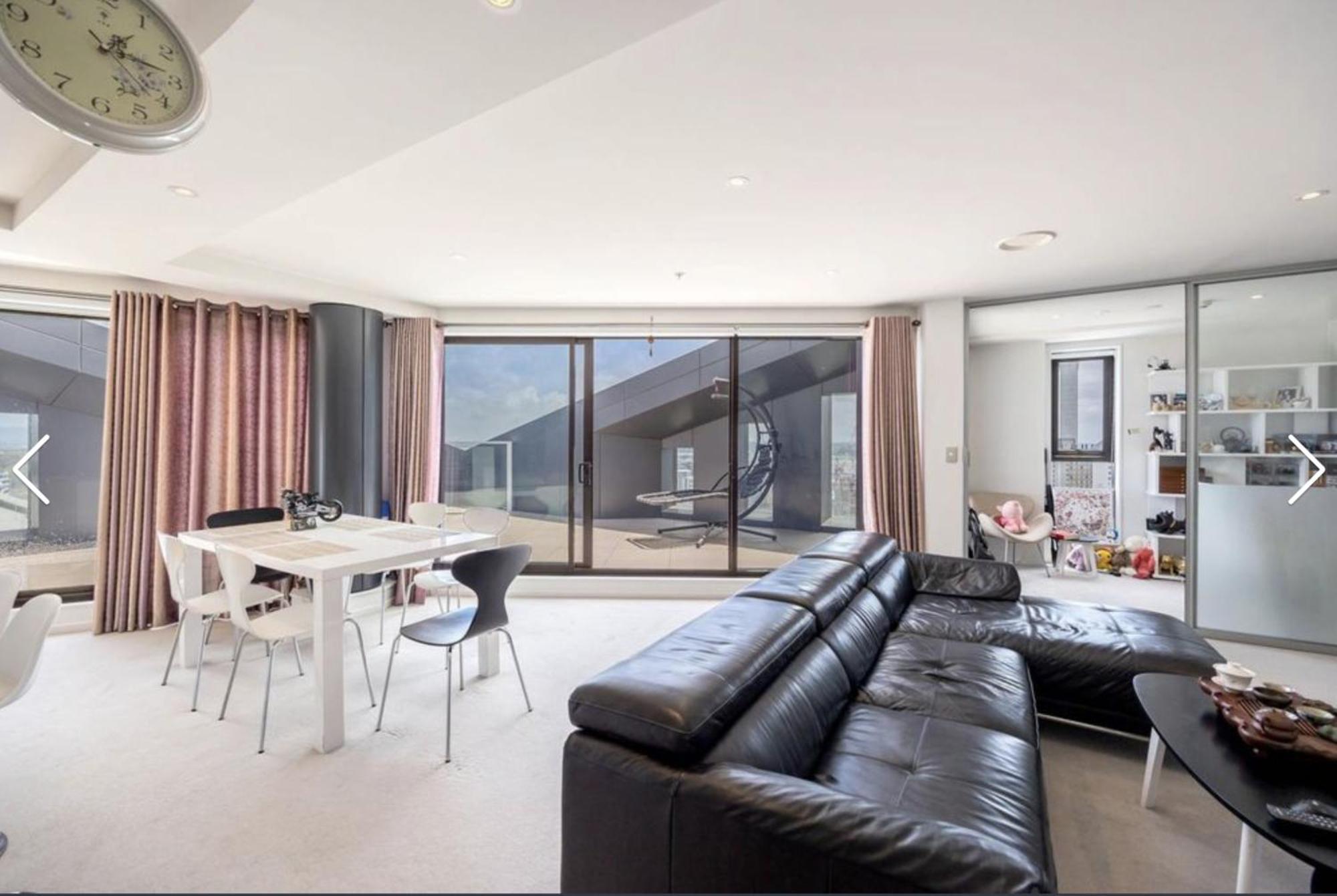 With Brilliant Views In Cbd Apartment
