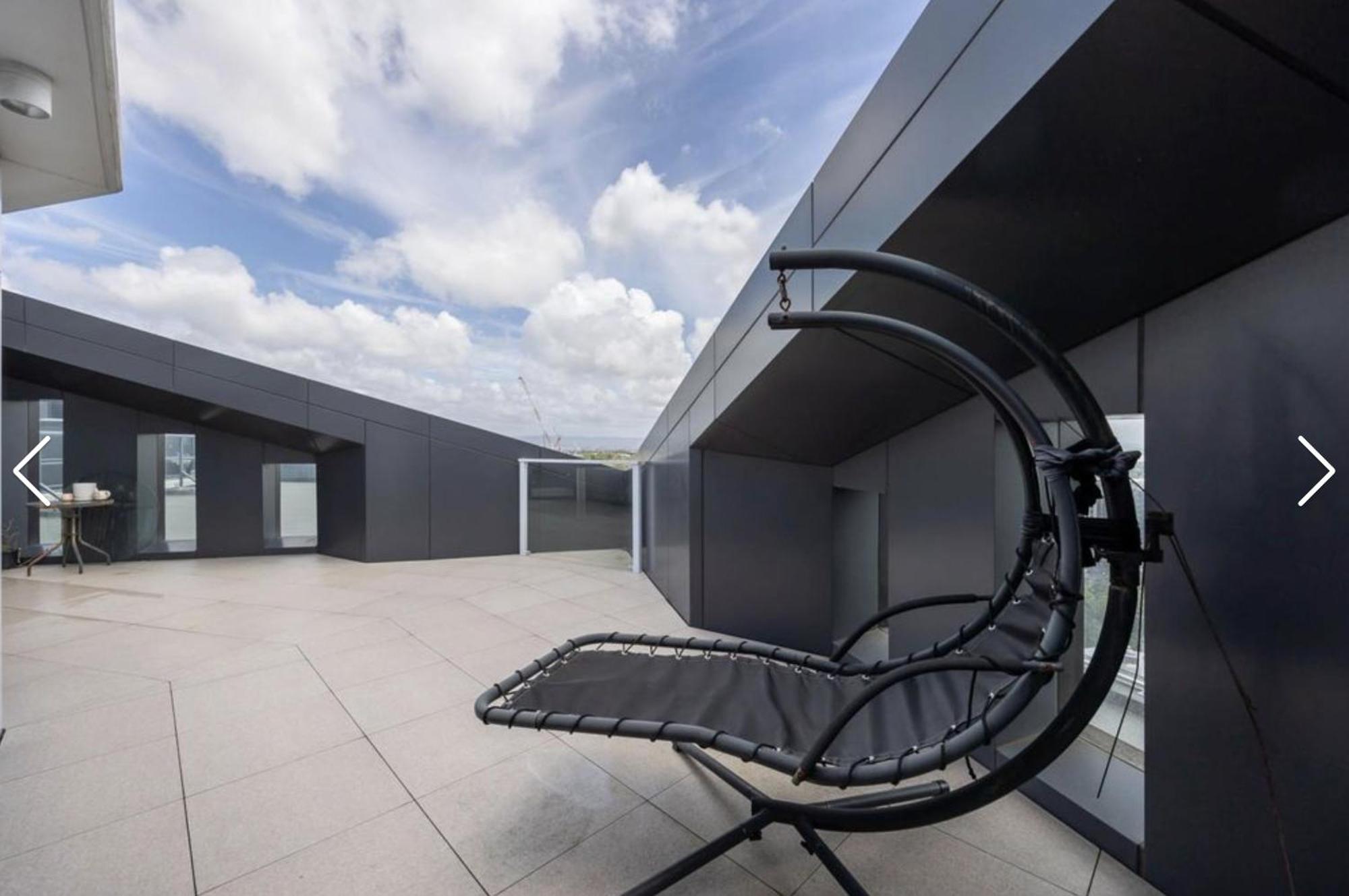 With Brilliant Views In Cbd Apartment Auckland