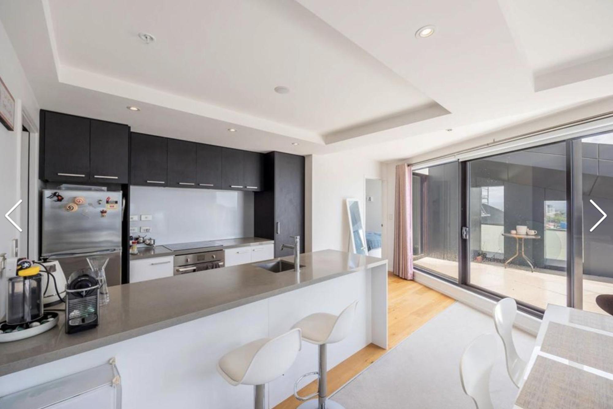 Apartment With Brilliant Views In Cbd *