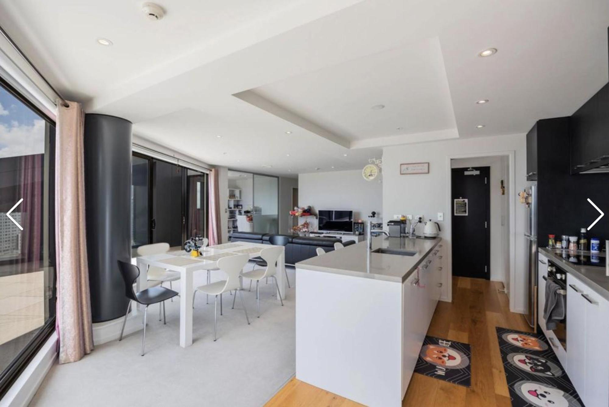 Apartment With Brilliant Views In Cbd