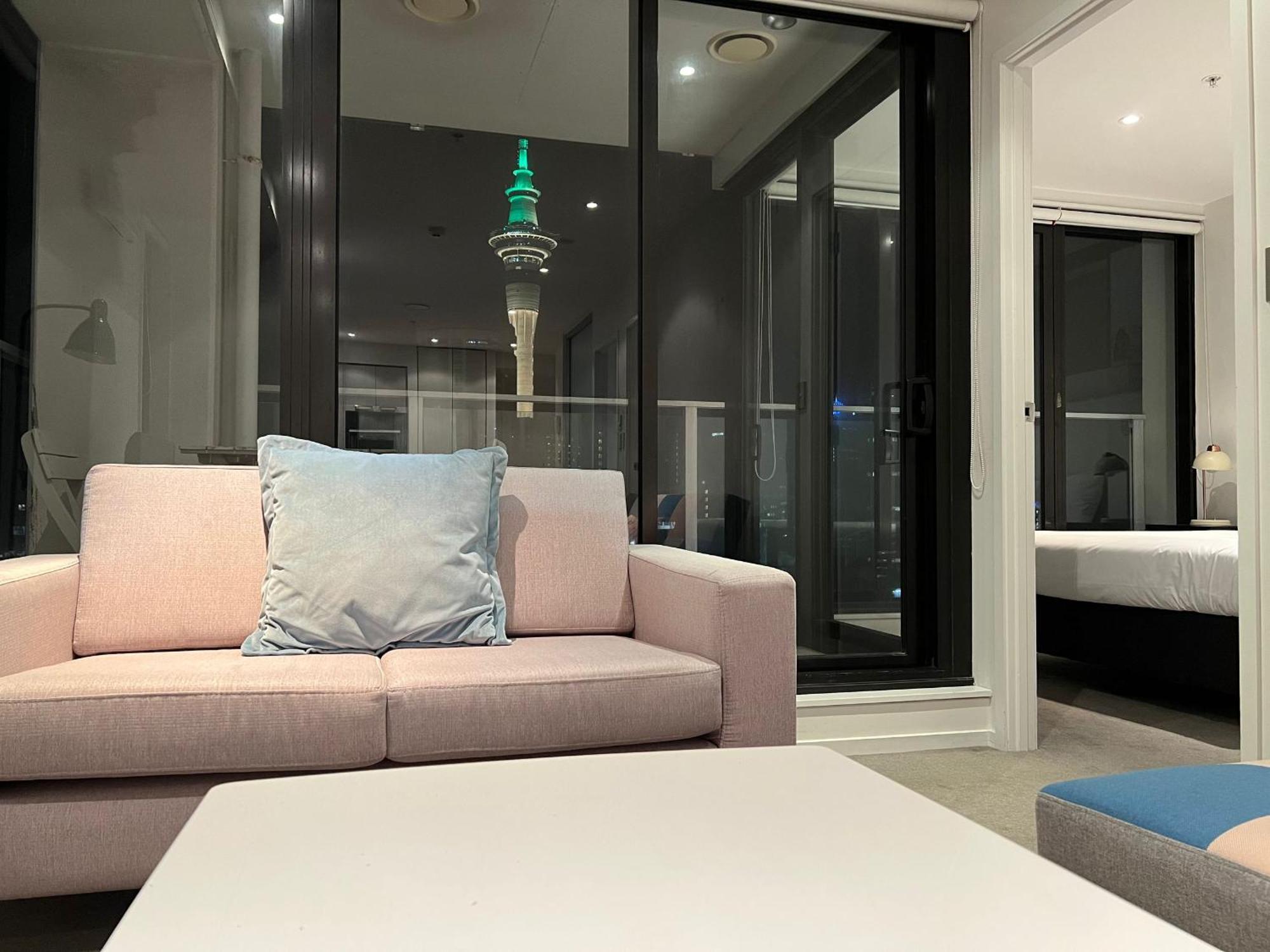 Apartment With Brilliant Views In Cbd *