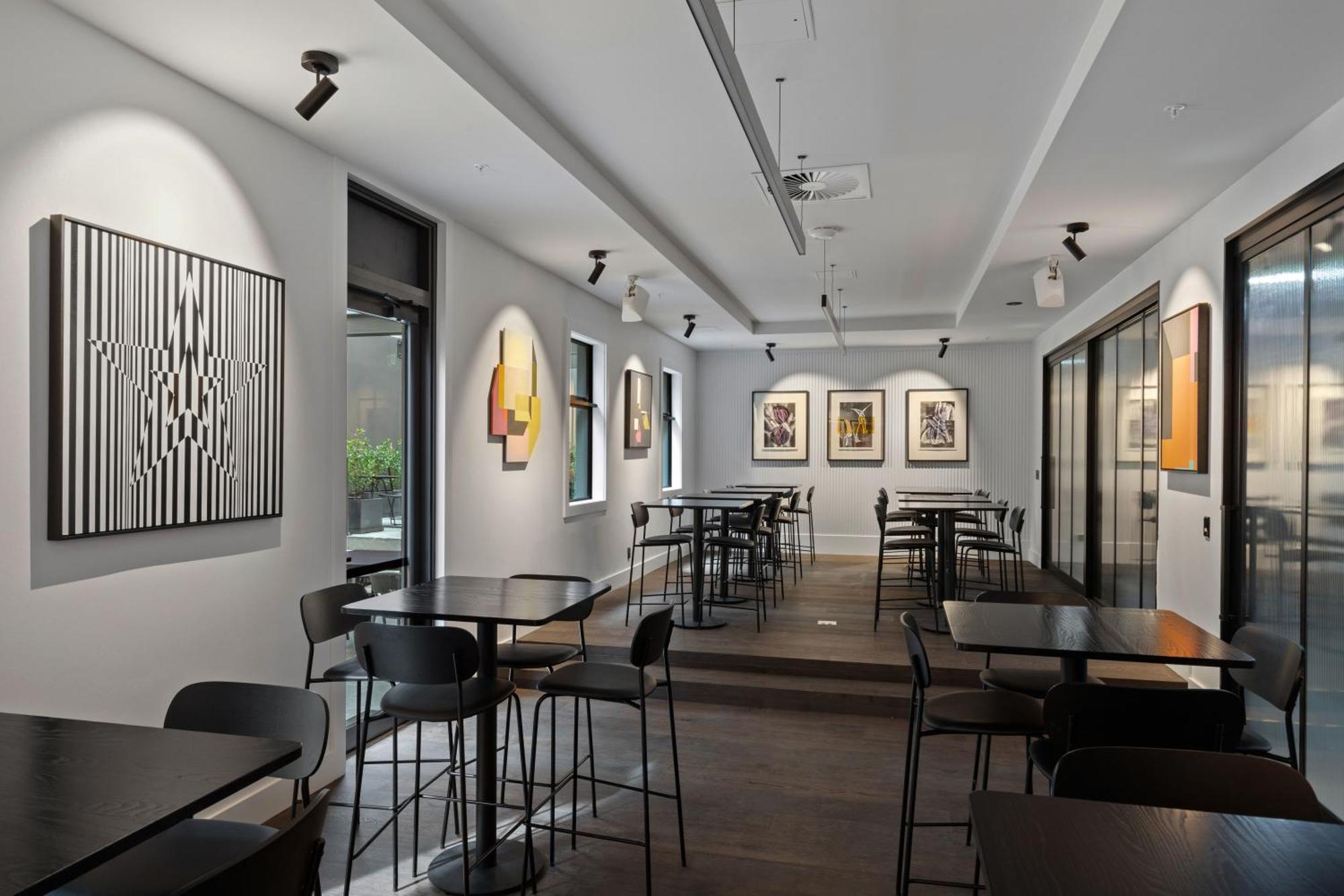 Abstract Hotel 4*