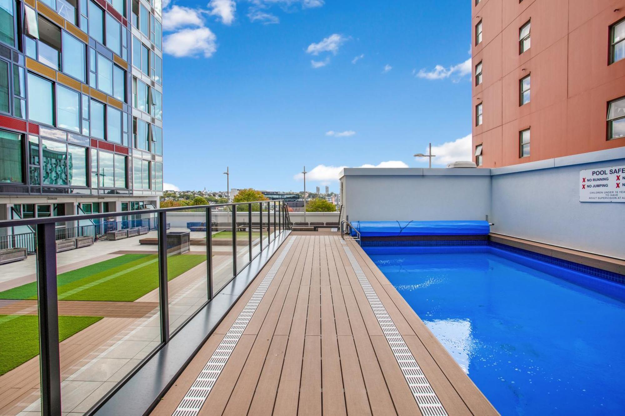 Hobson With Pool And View * Auckland