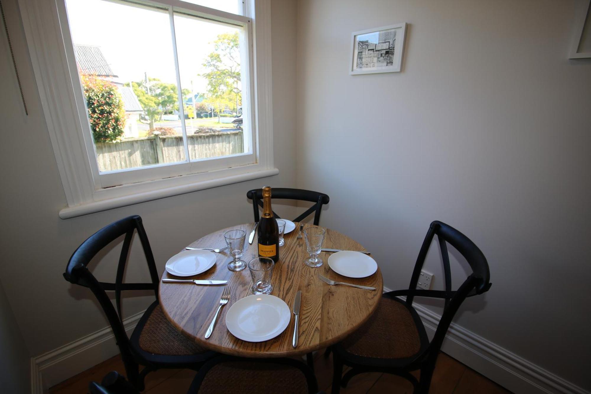 Petite France In Devonport Holiday home