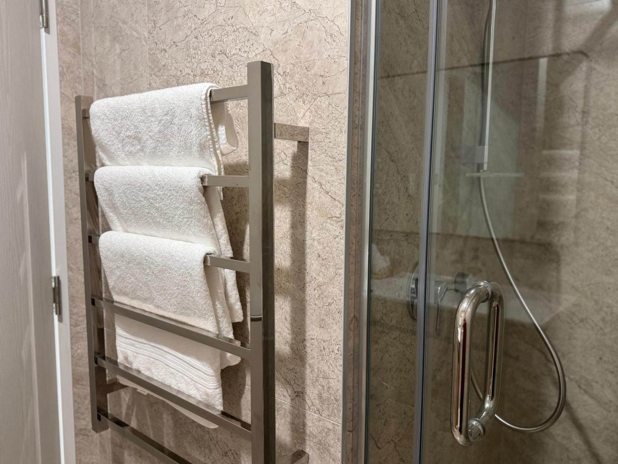 3br Near Outlet Shops And Costco * Auckland