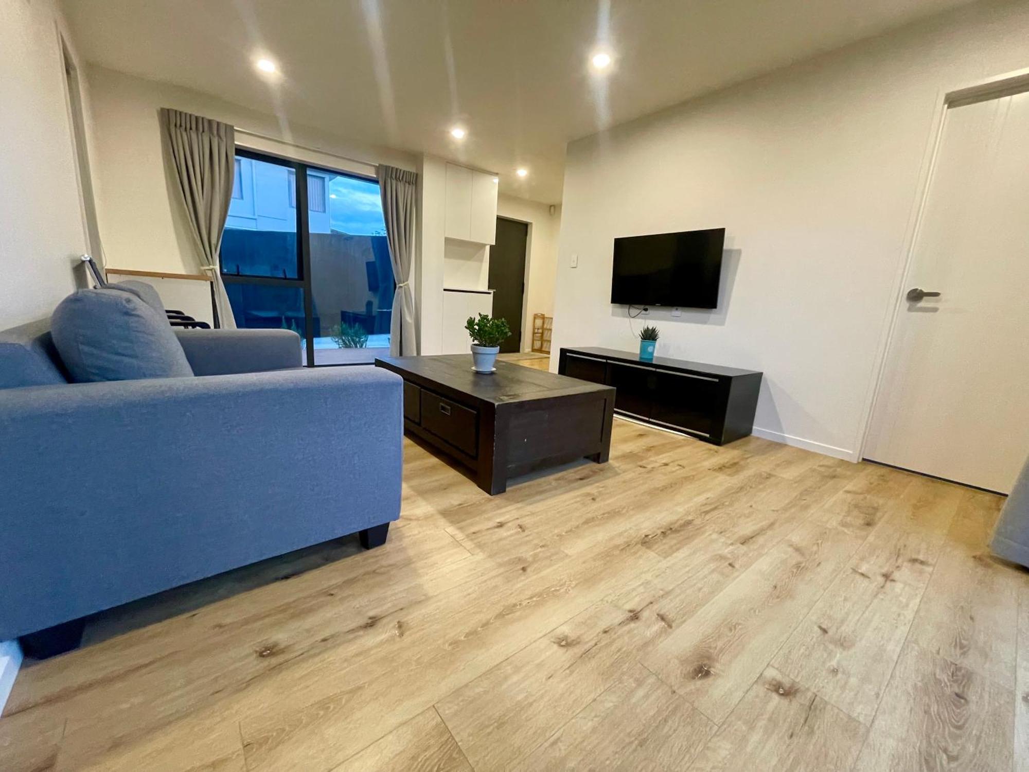 Free Carpark, 4-bedroom House Holiday home *