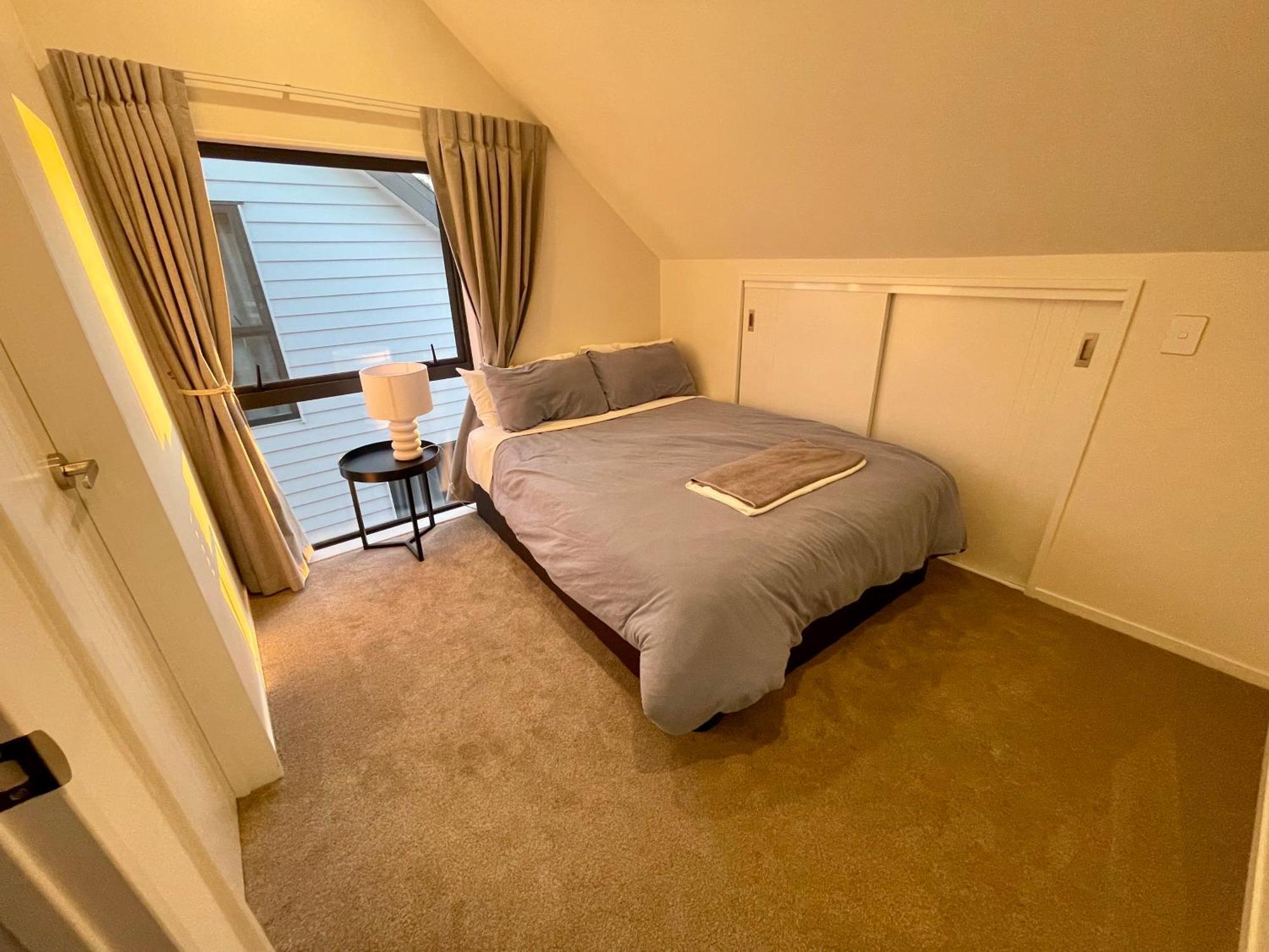 Free Carpark, 4-bedroom House Auckland