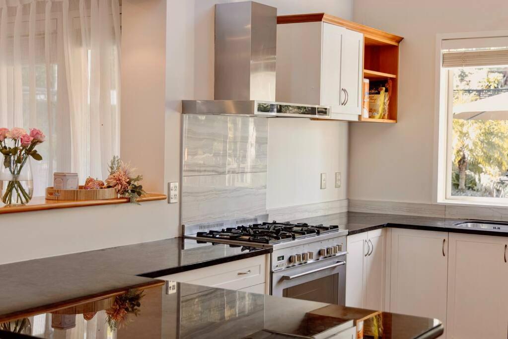 Modern Lifestyle Retreat With Stunning View Villa *