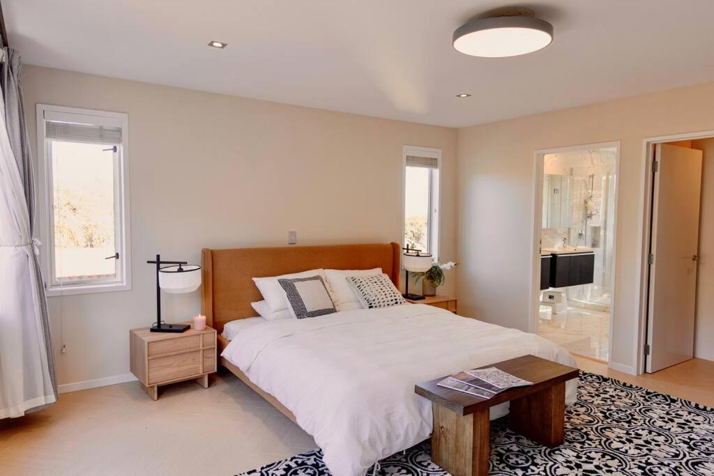 Modern Lifestyle Retreat With Stunning View Villa Auckland