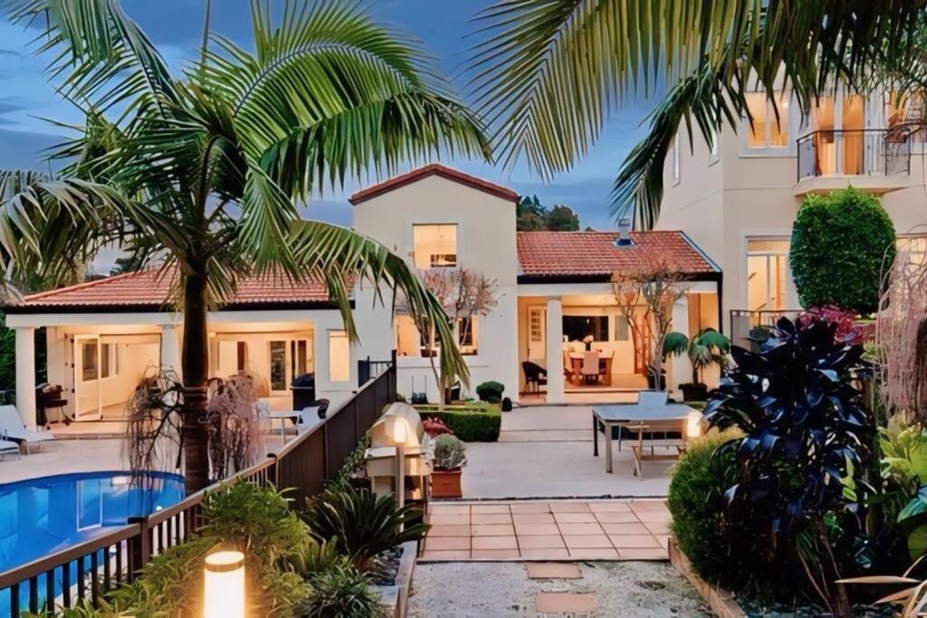 Modern Lifestyle Retreat With Stunning View Villa Auckland