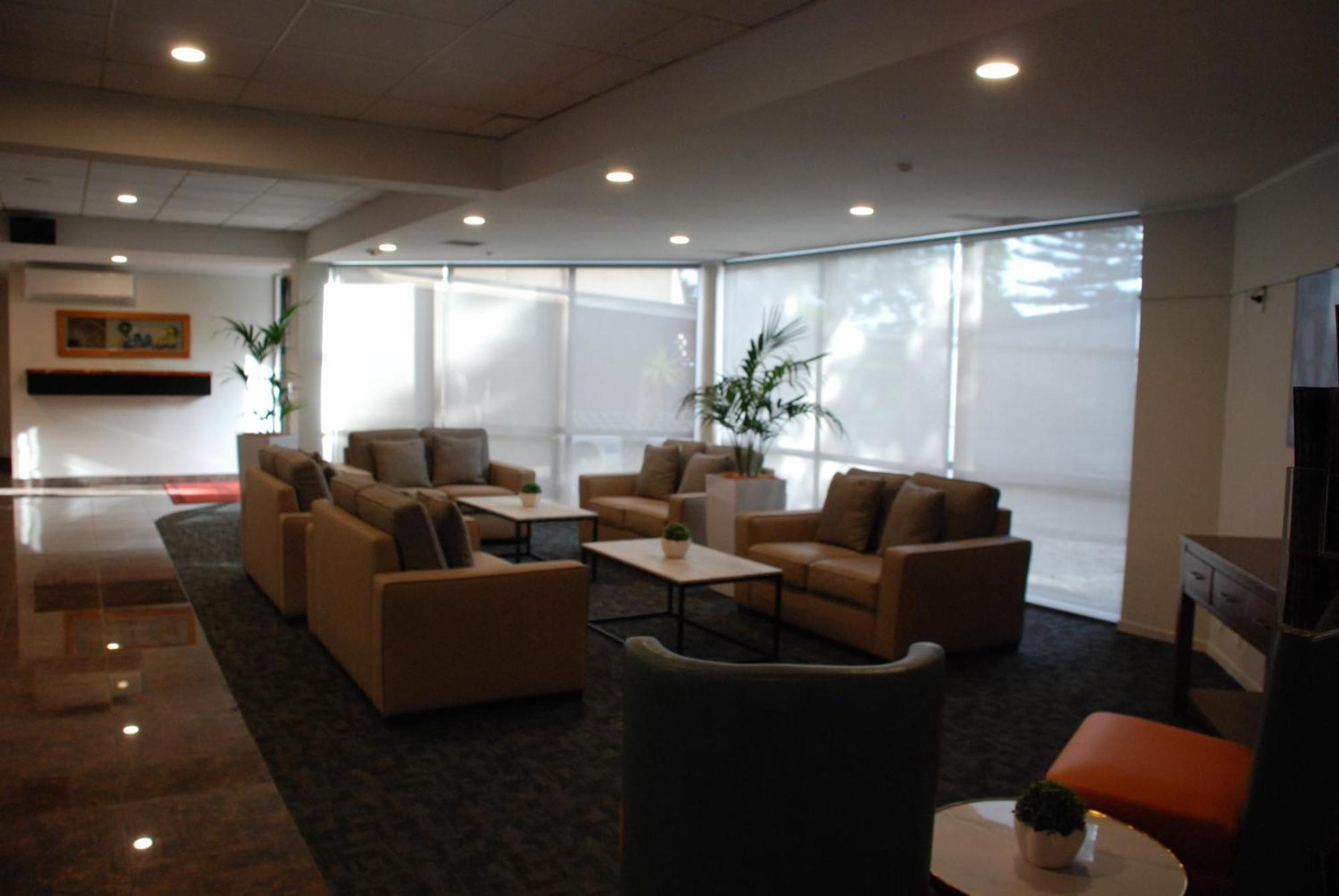 Hotel Airport Kiwi