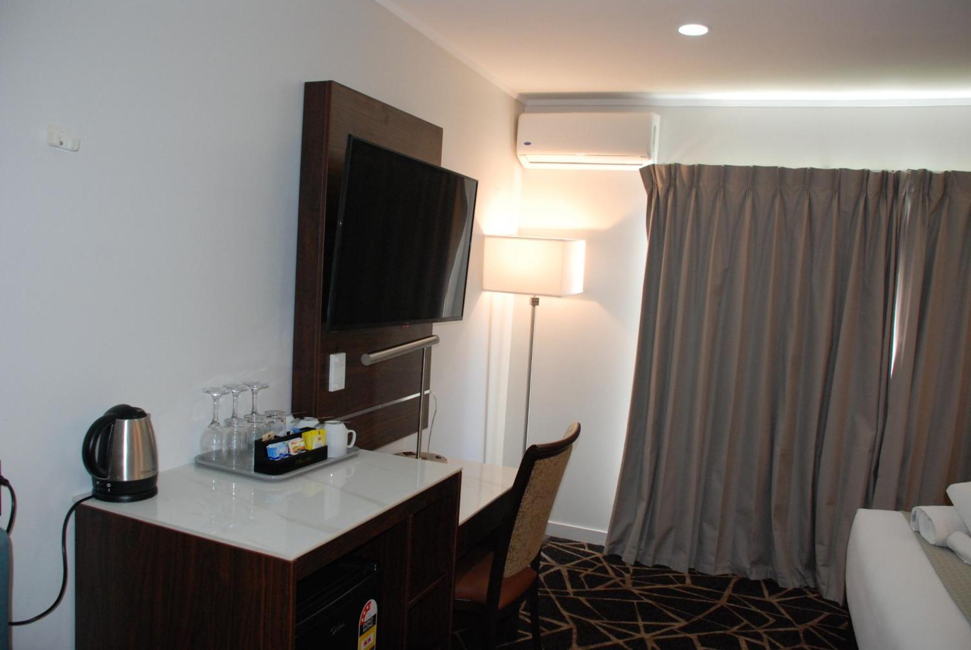 Airport Kiwi Hotel
