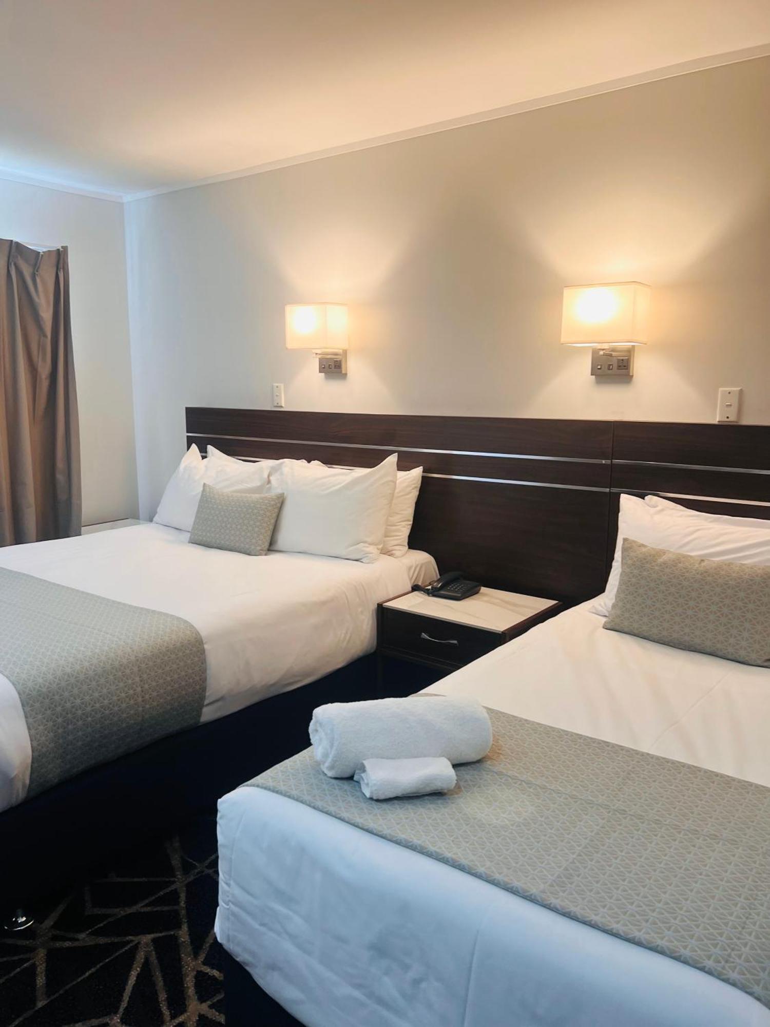 Airport Kiwi Hotel 3*