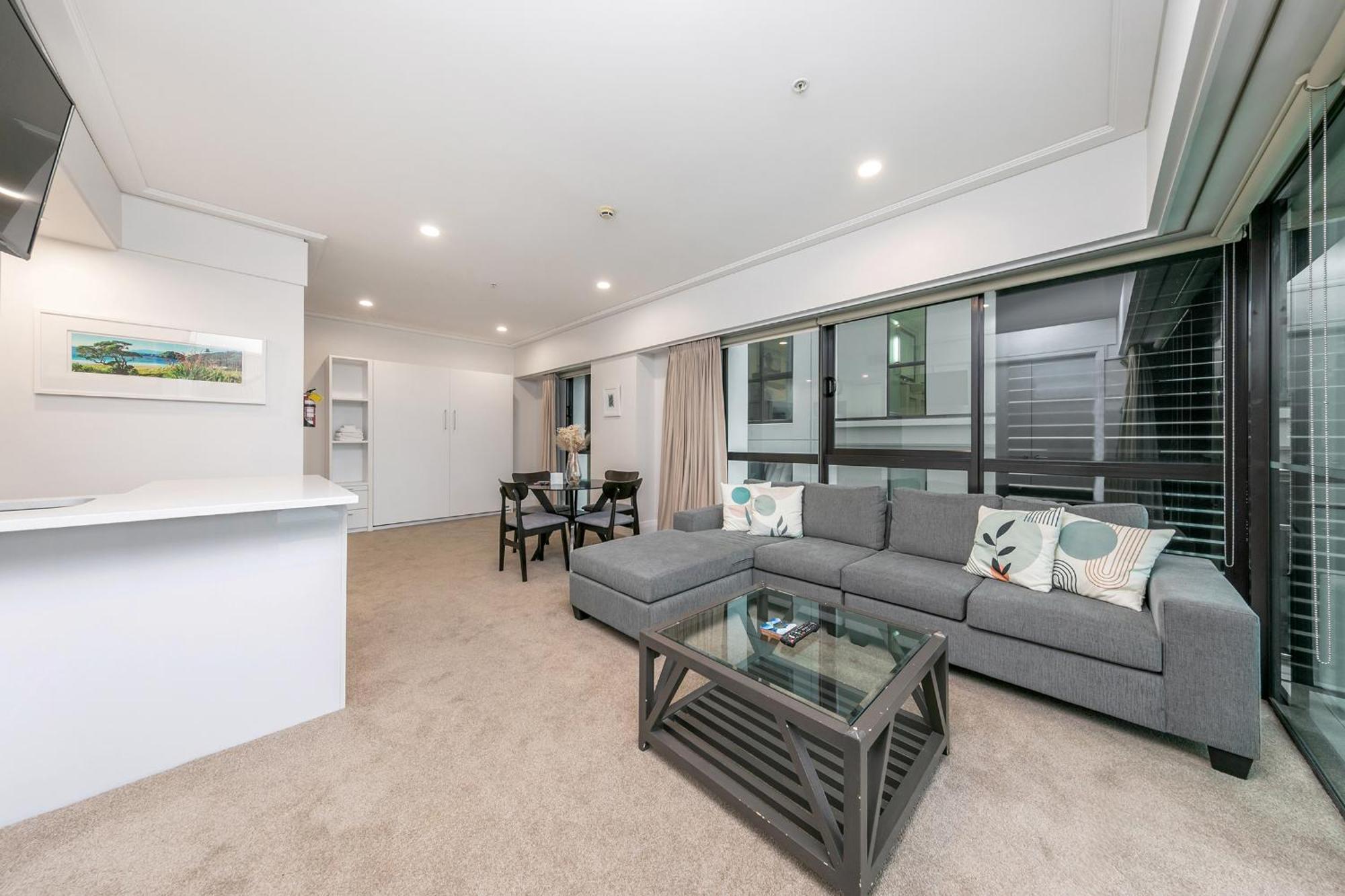 Fabulous Corner W/ Dazzling Harbour View *