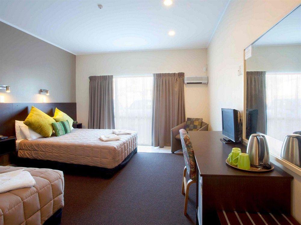 Hotel Airport Kiwi