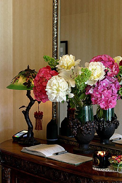 Eden Park Bed & Breakfast 4*