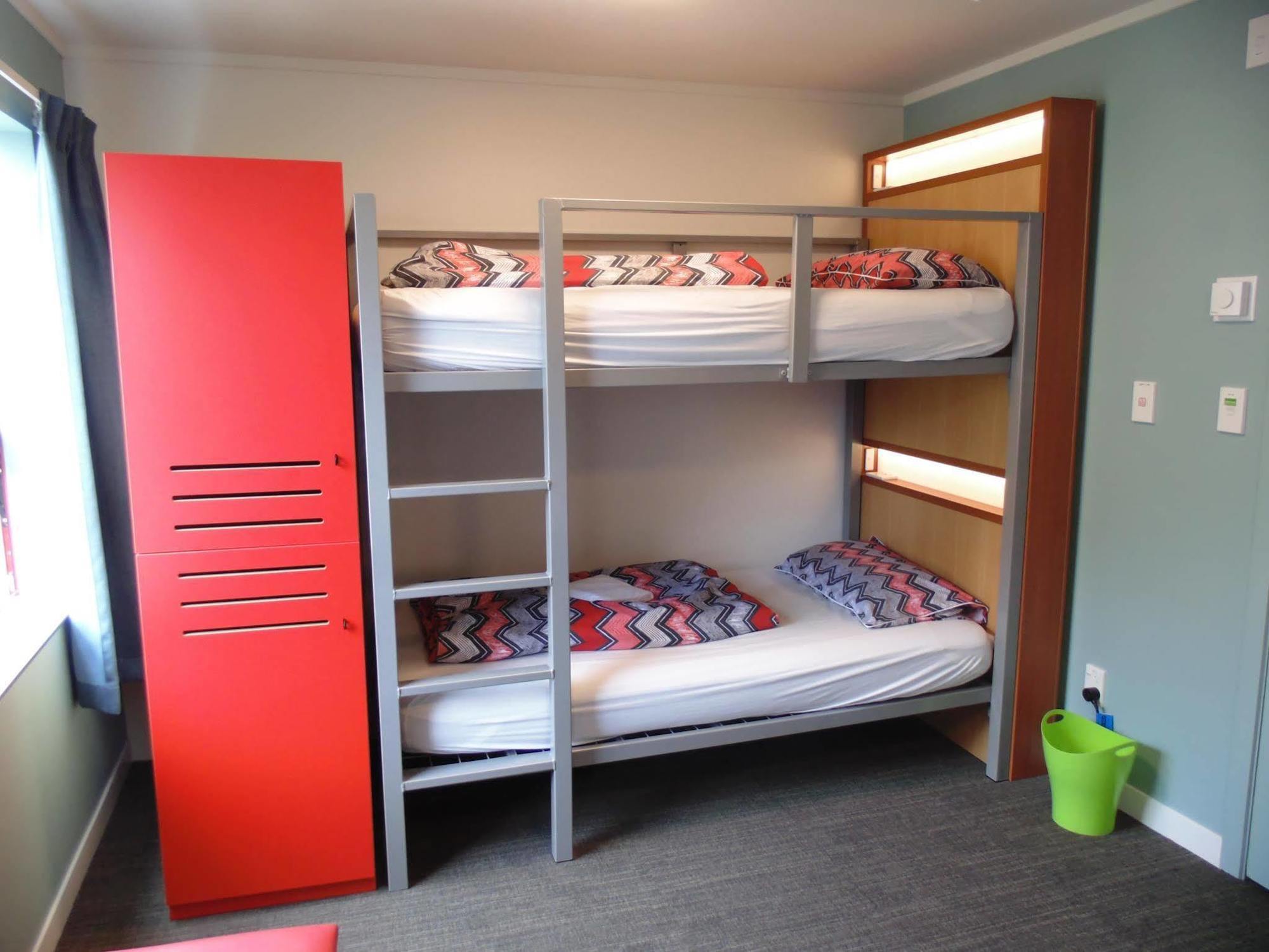 Yha Hostel *