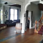 Shooters Saloon Hotel & Cabins