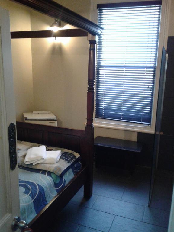 Hotel Shooters Saloon & Auckland