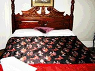 Hotel Shooters Saloon & 2*