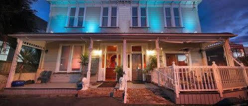 Hotel Shooters Saloon &