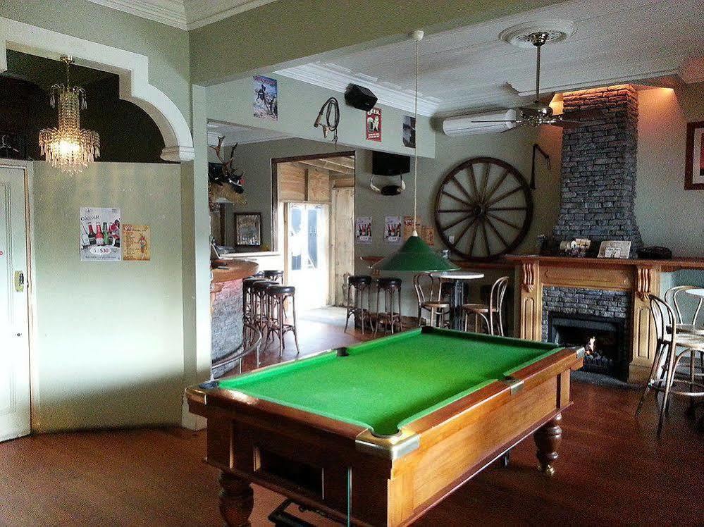 Shooters Saloon & Hotel 2*