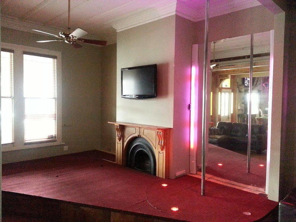 Hotel Shooters Saloon & Auckland