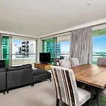 Qv Central Upscale Apt In A Hotel Building-929