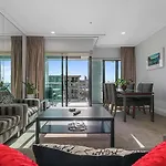 Stunning & Spacious Haven On The Waterfront!
