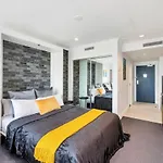 Skyline Sojourn Studio With Parking And Sea Views